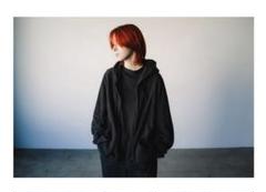 ペコ　COMOLI コモリ　製品染めパーカー COMOLI コモリ 製品染めパーカー - メルカリ
