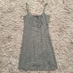 brandy melville ♡ green jennifer dressのサムネイル