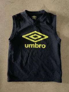 サッカー　umbro ノースリーブシャツ 新品