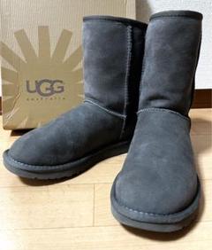 美品★UGG ムートンブーツ クラシック　ショート　グレーのサムネイル