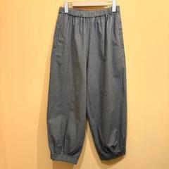 nop de nodノップドゥノッド　ポムパンツ　ゆったりテーパードパンツ　黒 nop de nod パンツ Pommeトロ裾ダーツ9分パンツ レディース