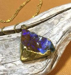 金色三角形・ボルダーオパール?!ペンダントネックレス