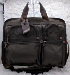 ◆TUMI 希少✨️ ブラウン 対衝撃 PC収納スペース付き ショルダーバッグ