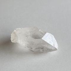 10.8g マニカラン水晶 原石 ポイント