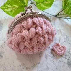 ハートのがま口ポーチ　ハンドメイド　ピンク　毛糸　編み物　手編み　ニット