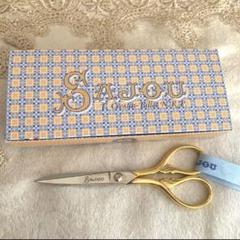 ひまり⭐︎ 白糸 & sajou刺繍糸 & sajou 手芸 ハサミ ヴィンテージ 白 糸 & sajou 刺繍糸 & sajou 手芸 ハサミ