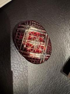 完璧 薩摩切子帯留 赤色カットガラス 楕円形 木箱付き - メルカリ 工芸品
