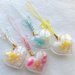 かき氷のような　ハンドメイド　シャカシャカ　カプセル　キーホルダー　ハート　一個