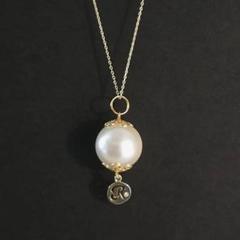 N5 パール イニシャルR ネックレス