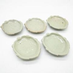 青磁 銘々皿 5枚セット 亀甲貫 在銘 作家物 共箱 未使用 742 青磁 銘々皿 5枚セット 亀甲貫 在銘 作家物 共箱 未使用 742