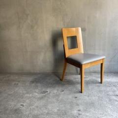 シンプルモダンな木製たチェア