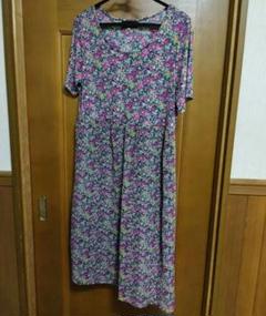 【バラ色の暮し】 紫系花柄 半袖ワンピース