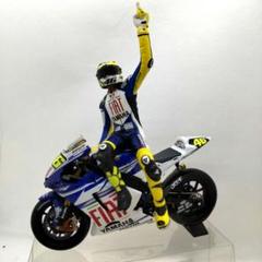 ミニチャンプス1/12 ヤマハ YZR-M1 & ヴァレンチノロッシフィギュア ミニチャンプス1/12 ヤマハ YZR-M1 & ヴァレンチノロッシ