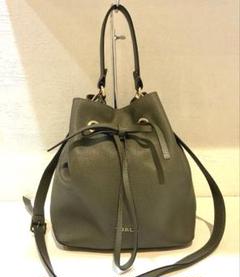 【美品】フルラ　コスタンザ　巾着ショルダーバッグ　リボン　ロゴ金具　ブラック フルラ レザー 2way ショルダーバッグ コスタンザ リボン 巾着
