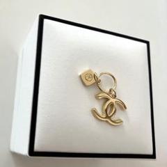 CHANEL シャネル　クリスマス　ホリデー　限定　リボン　チャーム　黒 独特の素材 CHANEL シャネル クリスマス ホリデー 限定 リボン