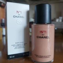 CHANEL スキン エンハンサー N゜1 ドゥ シャネル ソフトピンク N°1 DE CHANEL SKIN ENHANCER Boosts Radiance – Evens