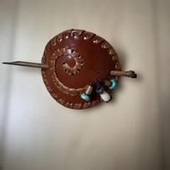 髪飾り　革製品