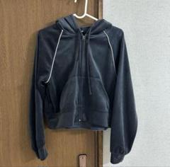 gu ダークグレー フード付き クロップドパーカー
