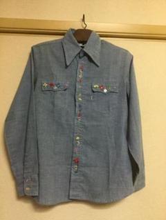 リーバイス刺繍入りシャンブレーシャツ