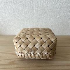 秋田県 イタヤ細工 蓋付きかご おにぎりかご 正方形