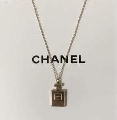 ぱせり 未使用 CHANEL正規ノベルティチャーム ネックレス① CHANEL ネックレス 香水 - メルカリ