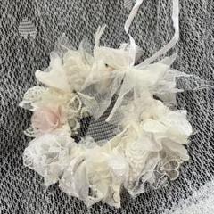 【ハンドメイド】リボンクラウン　ホワイトのレースチャーム