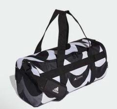 アディダス　adidas マリメッコ ライネ 総柄プリント ダッフルバッグ adidas（アディダス）の「マリメッコ ライネ 総柄プリント