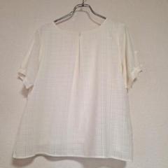 Té chichi ホワイトシアー素材トップス
