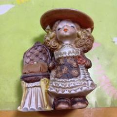陶器製 女の子の置物 帽子付き