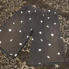 黒のハーフパンツ 白い模様
