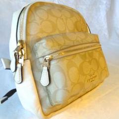 COACH コーチのミニリュック　ロゴ入リュック 　ベージュ/白　PVC素材