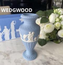 ウエッジウッド　青い陶器の浮彫り花瓶 高さ約20cm 激安本物 花器 ウェッジウッド 工芸品 - 工芸品