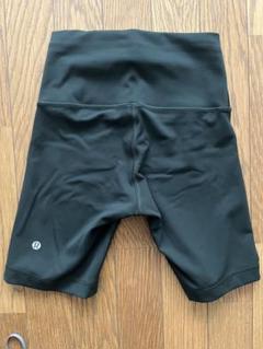 ルルレモンハイウェストショートパンツパンツ　サイズ4