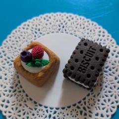 お菓子型消しゴム ビスケットとタルト - メルカリ