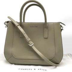 極美品　CHARLES & KEITH　2way ハンドバッグ　オリーブ