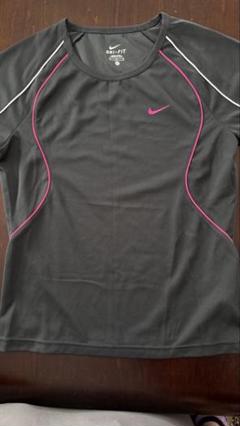 Nike Dri-FIT グレー Tシャツ