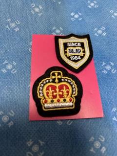 王冠と盾の刺繍パッチ