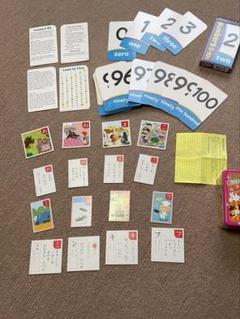 お話かるたと数字と英語読みがわかるフラッシュカードゲームのセットです。