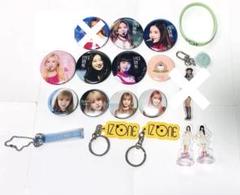 IZ*ONE twelve キーホルダー　ピンバッジ　缶バッジ 2025年最新】iz*one 缶バッジの人気アイテム - メルカリ