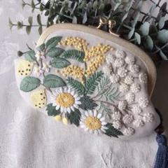 リバティのパッチワークに刺繍も合わせた欲張りな がま口ポーチ4