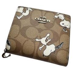 新品・未使用COACH スヌーピー 二つ折り財布コーチ　SNOOPY大人気 新品未使用 COACH× PEANUTS コーチ スヌーピー コラボ 二つ折り