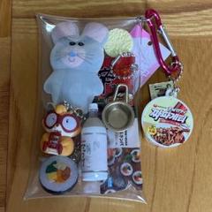 ガチャ詰めポーチ　むにゅ韓国へ行く。