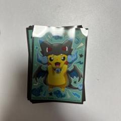 ポンチョを着たピカチュウメガリザードンX スリーブ デッキシールド メガリザードンXのポンチョを着たピカチュウ デッキシールド