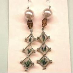 緑色の葉模様 ロングピアス