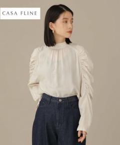 最終値下げ！【CASA FLINE】シャーリングスリーブブラウス　オフホワイトのサムネイル