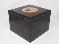 家紋【柴田藤】入り　二段重箱　漆器　内側はキレイ　下り藤に一文字 家紋【柴田藤】入り 二段重箱 漆器 内側はキレイ 下り藤に一文字
