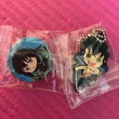 アニメキャラクター キーホルダーと缶バッジセット - メルカリ