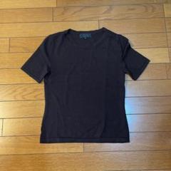 半袖ニットです。コンパクトなサイズ感です。