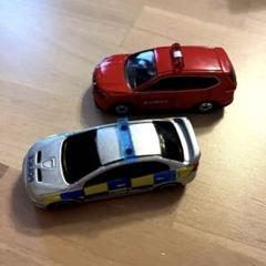 消防車とイギリス警察車両とのミニカーセット - メルカリ