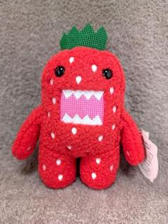 どーもくん　15th　イチゴ　ぬいぐるみ　Ｓ Amazon.co.jp: どーもくん 15周年 イチゴ ぬいぐるみS 高さ20cm